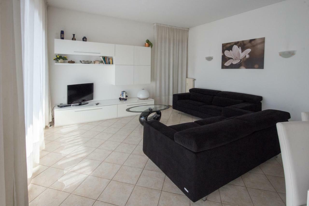 Silky House With Private Parking Apartment โกโม ภายนอก รูปภาพ