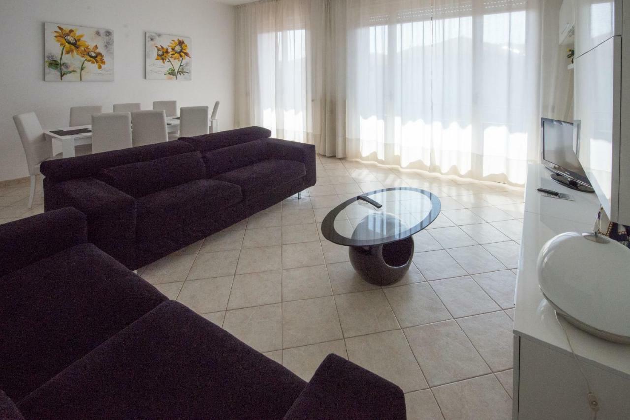 Silky House With Private Parking Apartment โกโม ภายนอก รูปภาพ